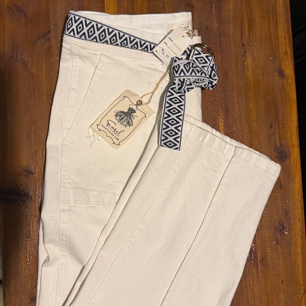 Easel White Pants with Black and white Geometric Belt